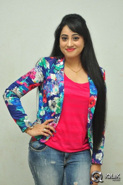 Anchor-Ashwini-At-Iddaram-Movie-Audio-Launch